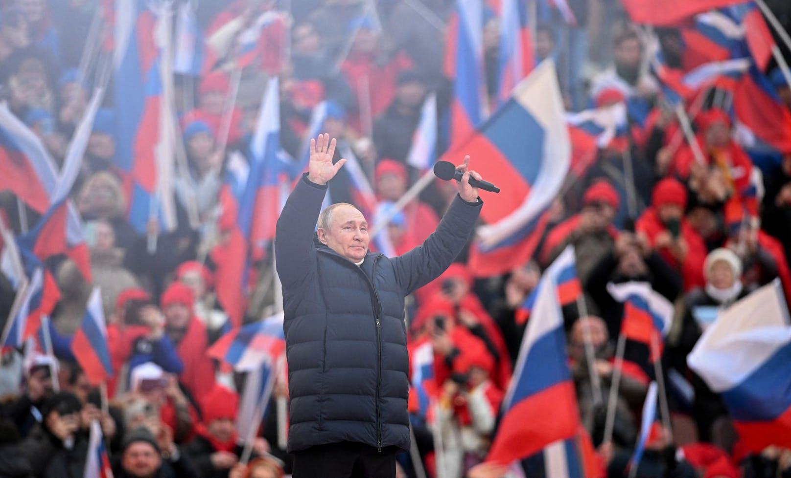 Seine Rede vor Zehntausenden demonstrativ jubelnden Menschen im Moskauer Luschniki-Stadion wurde zum PR-Disaster für Wladimir Putin.