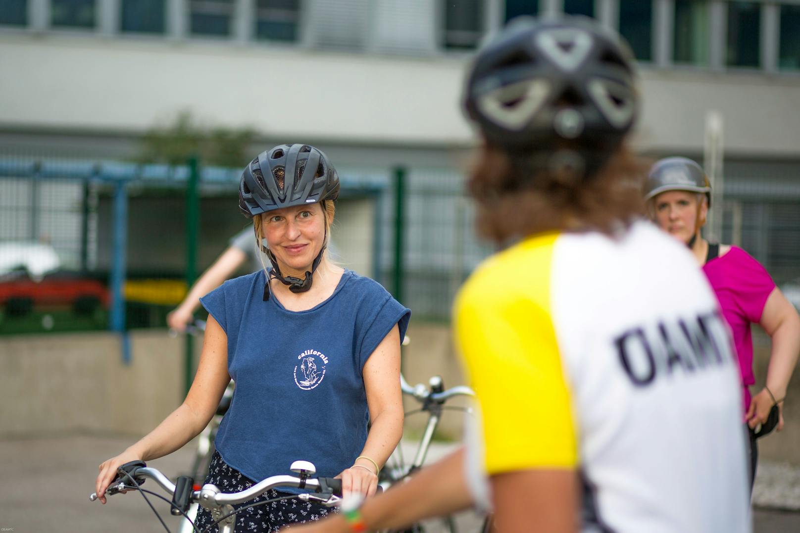 Durch das Erlernen des Radfahrens, gewinnen die Frauen mehr Mobilität, Selbstständigkeit und Selbstbewusstsein.