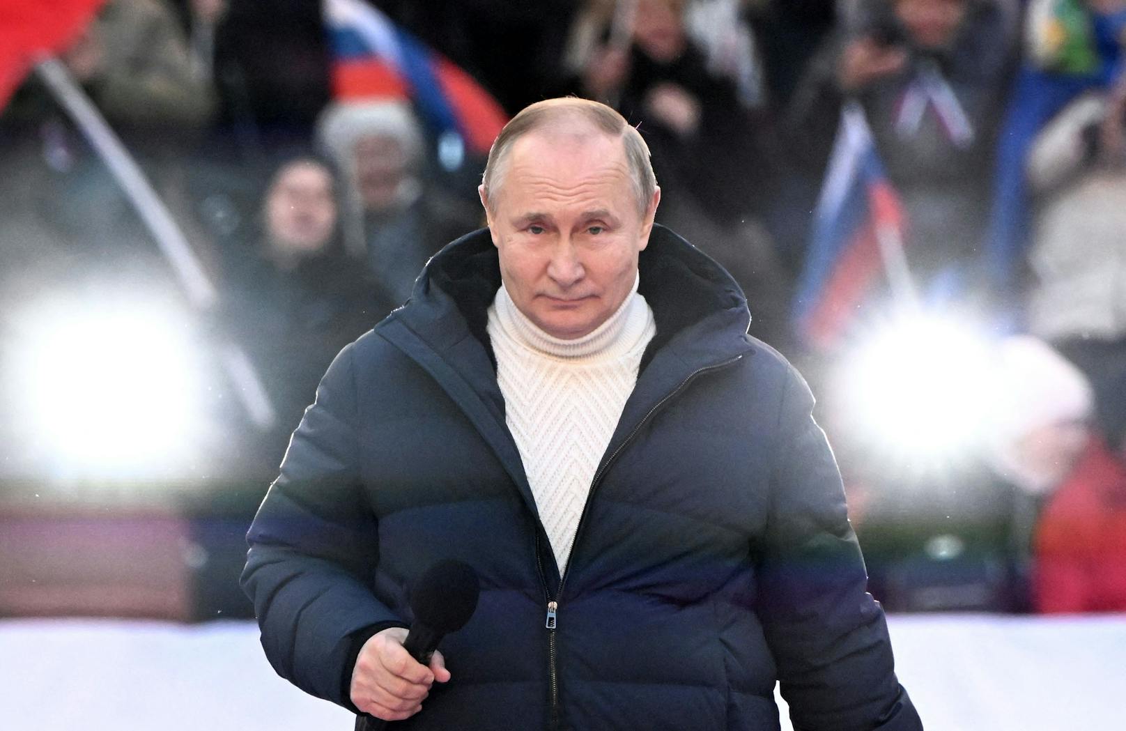 Putin in 13.000-Euro-Jacke – nun spricht der Modechef