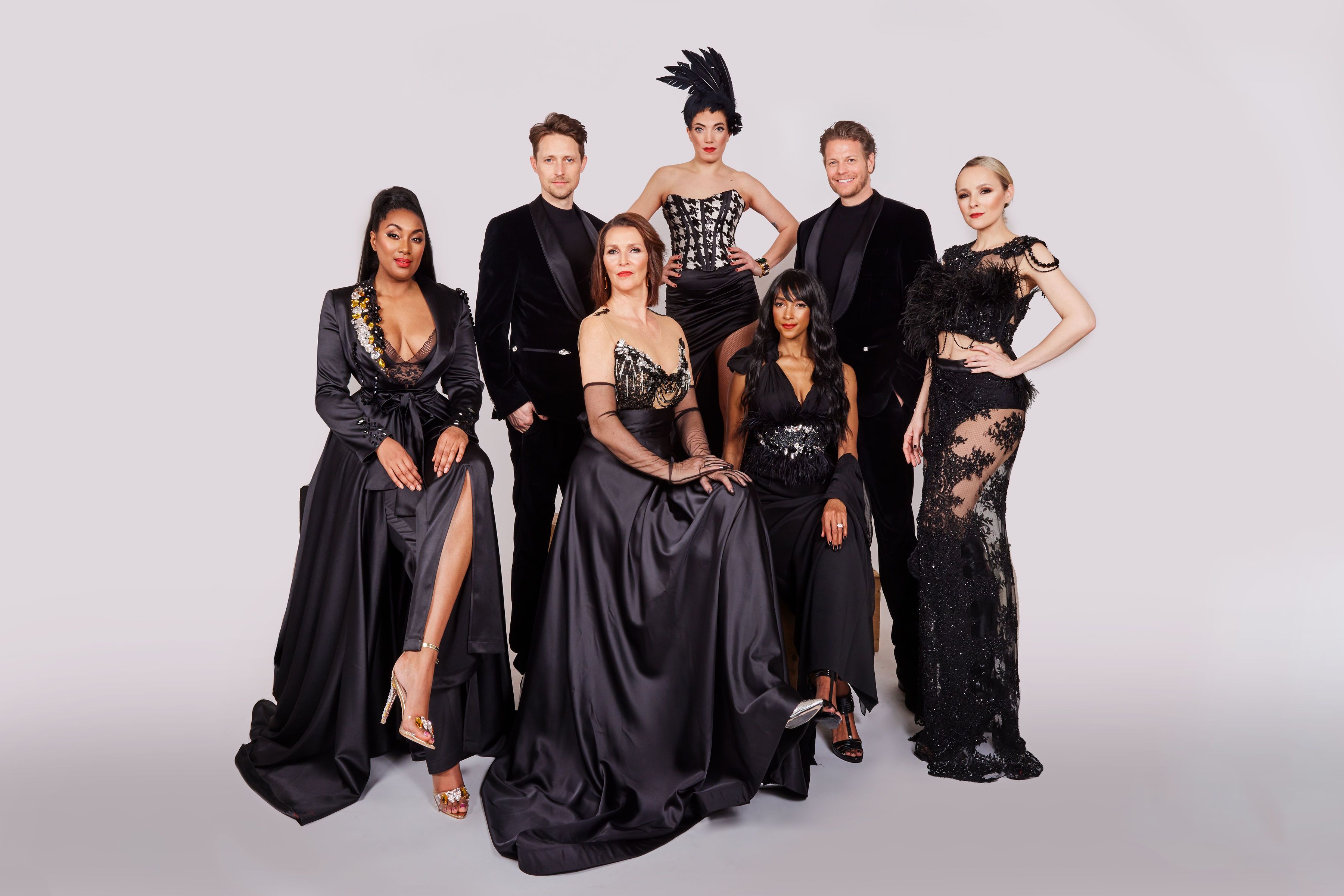 Von links nach rechts: Ana Milva Gomes, Lukas Perman, Maya Hakvoort, Roberta Valentini, Tertia Botha, Mark Seibert und Missy May