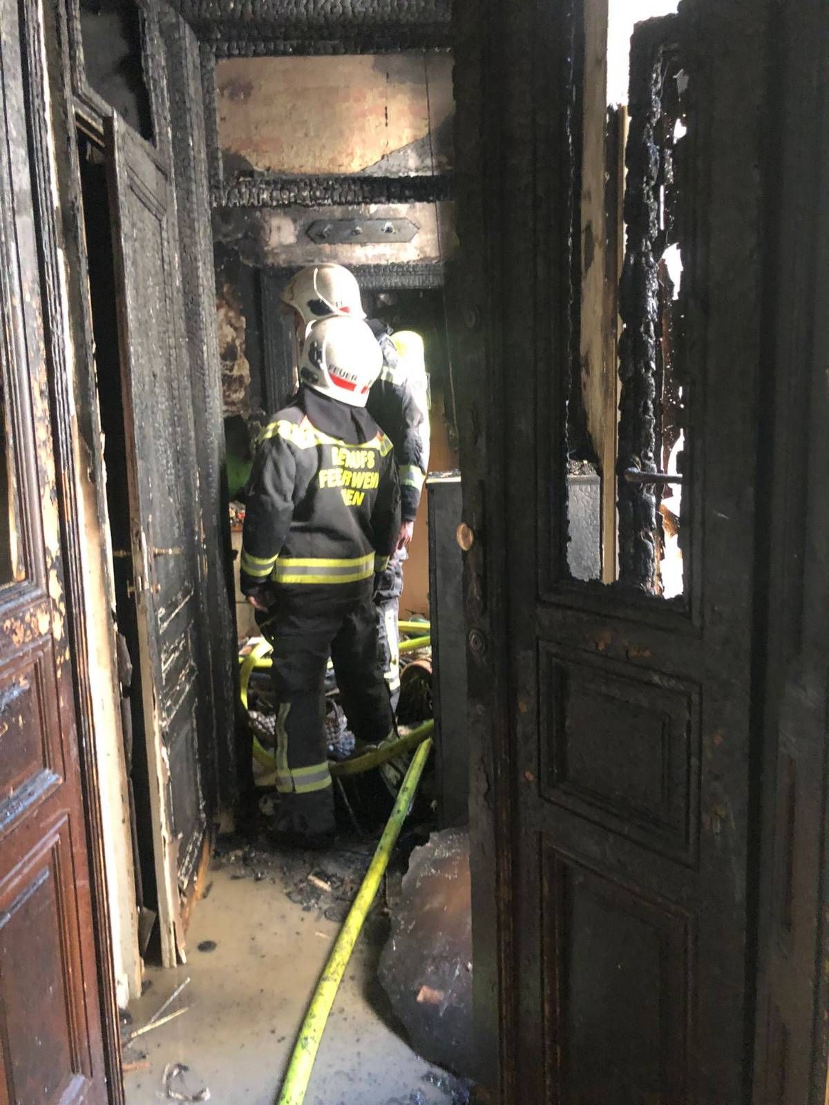 Montagmorgen wurden in Wien-Währing insgesamt 24 Erwachsene und acht Kinder von der Feuerwehr gerettet.