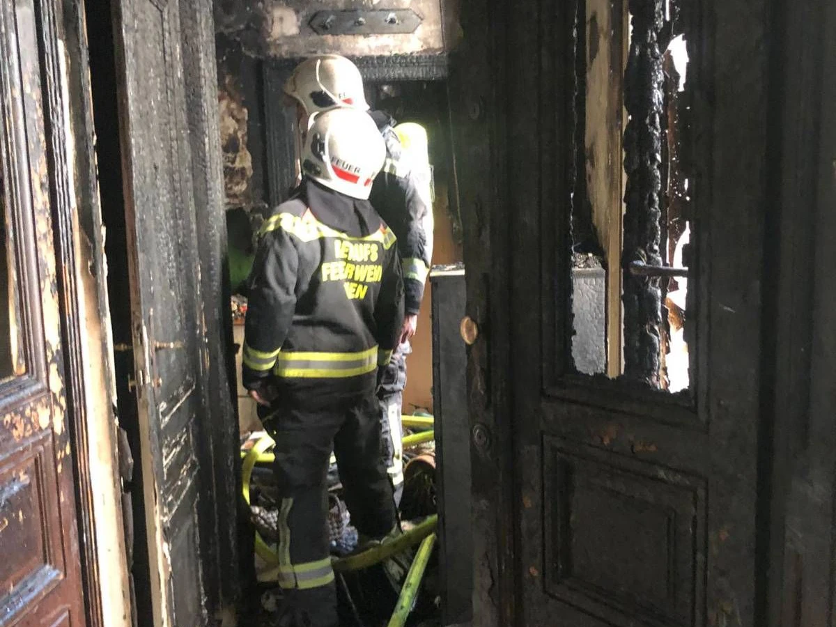 Montagmorgen wurden in Wien-Währing insgesamt 24 Erwachsene und acht Kinder von der Feuerwehr gerettet.