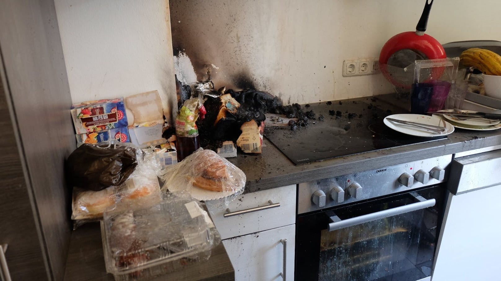 27-Jähriger schlief beim Kochen ein, Wohnung in Brand.