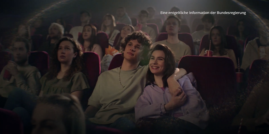 Geimpft geht auch das Schmusen beim ersten Date wieder – in Innenräumen gilt ab Mittwoch aber wieder die Maskenpflicht.