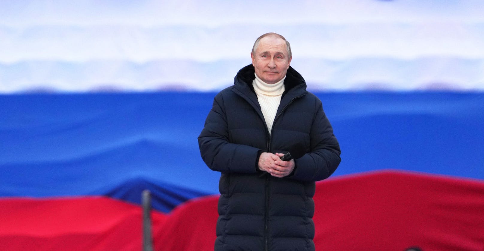 Neben der TV-Panne sorgte Putin aber auch noch mit seinem todschicken Look "made in Italy" für Aufregung.
