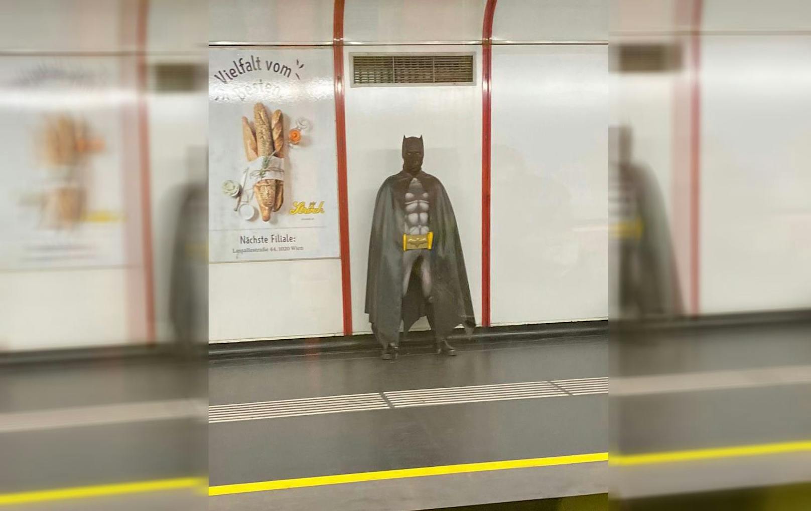 Ein "Batman"-Fan zeigte sich in aller Öffentlichkeit mit kuriosem Erscheinungsbild.