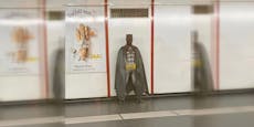 Batman macht Wiener Öffis unsicher und sorgt für Lacher