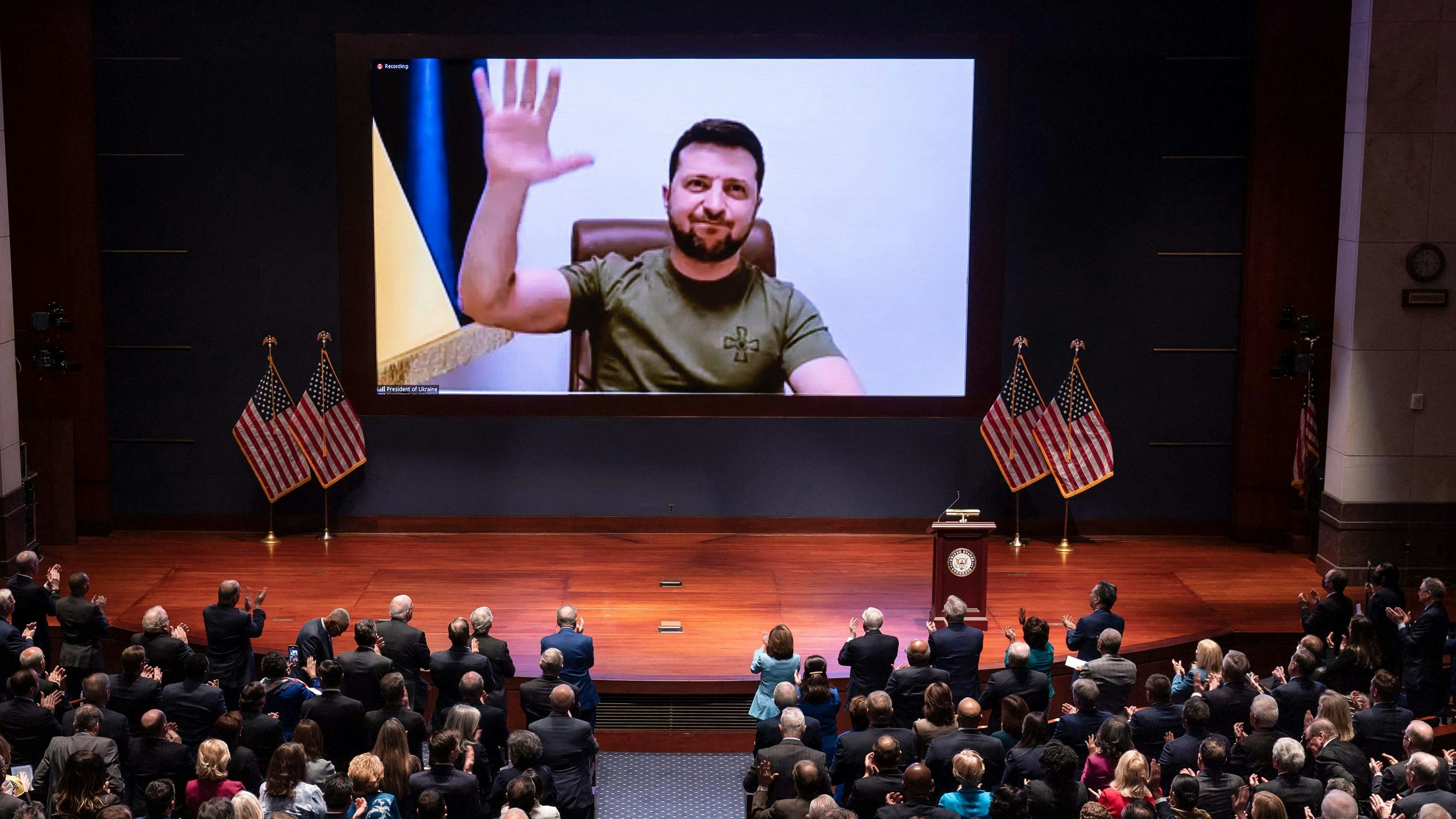 Download von www.picturedesk.com am 22.03.2022 (13:35).  Ukrainian President Volodymyr Zelensky virtually addresses the US Congress on March 16, 2022, at the US Capitol Visitor Center Congressional Auditorium, in Washington, DC. (Photo by J. Scott Applewhite / POOL / AFP) - 20220316_PD5934 - Rechteinfo: Rights Managed (RM) Nur für redaktionelle Nutzung! Werbliche Nutzung erfordert Freigabe: bitte schicken Sie uns eine Anfrage.