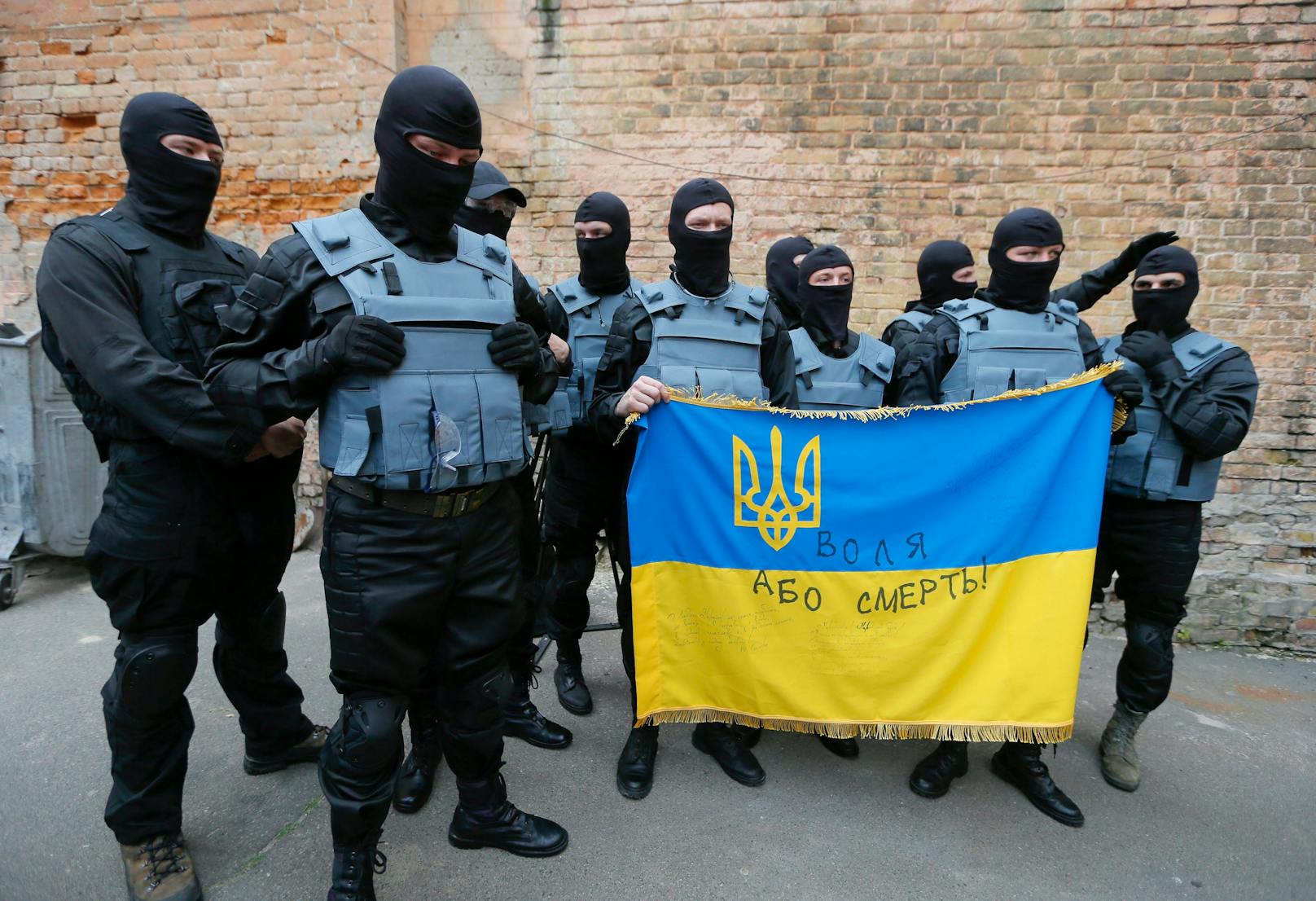 Seit 2014 ist das Neonazi-Bataillon "Asow" ein Teil der offiziellen Streitkräfte der Ukraine und kämpft gegen pro-russische Seperatisten im Donbass.