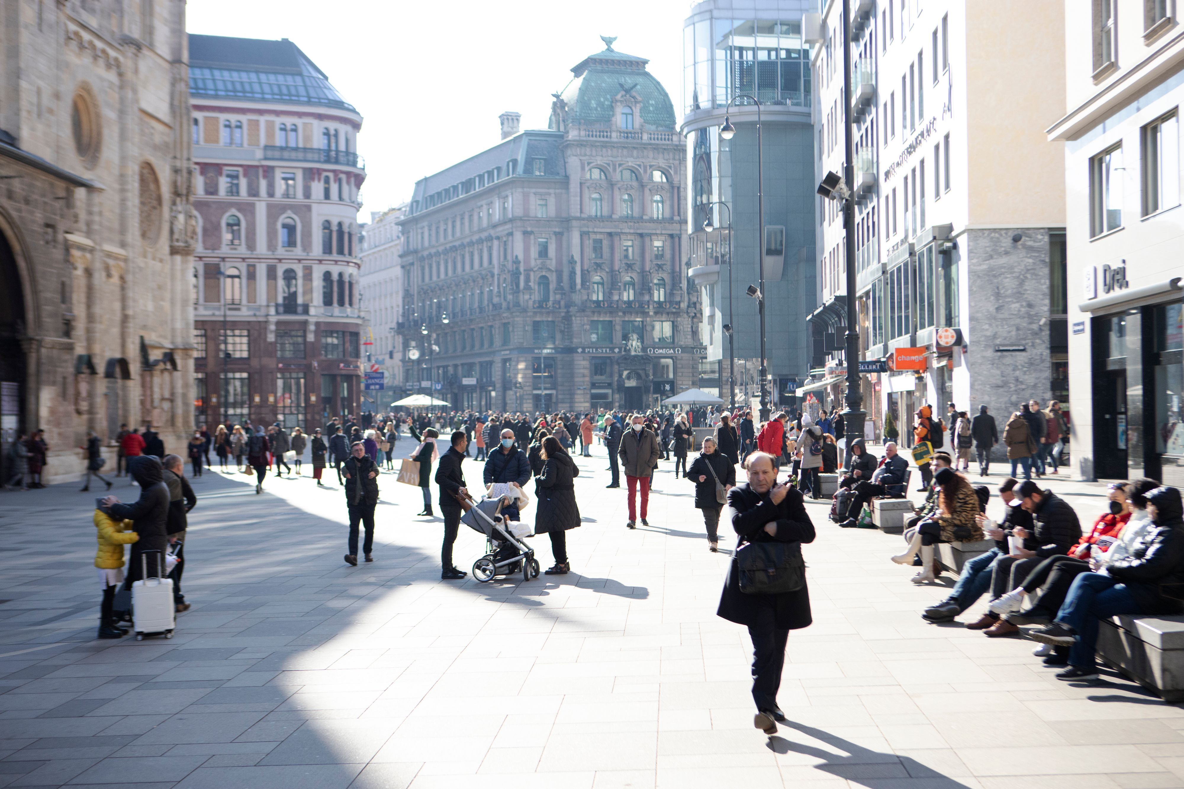 Passanten am Wiener Stephansplatz (Symbolbild)