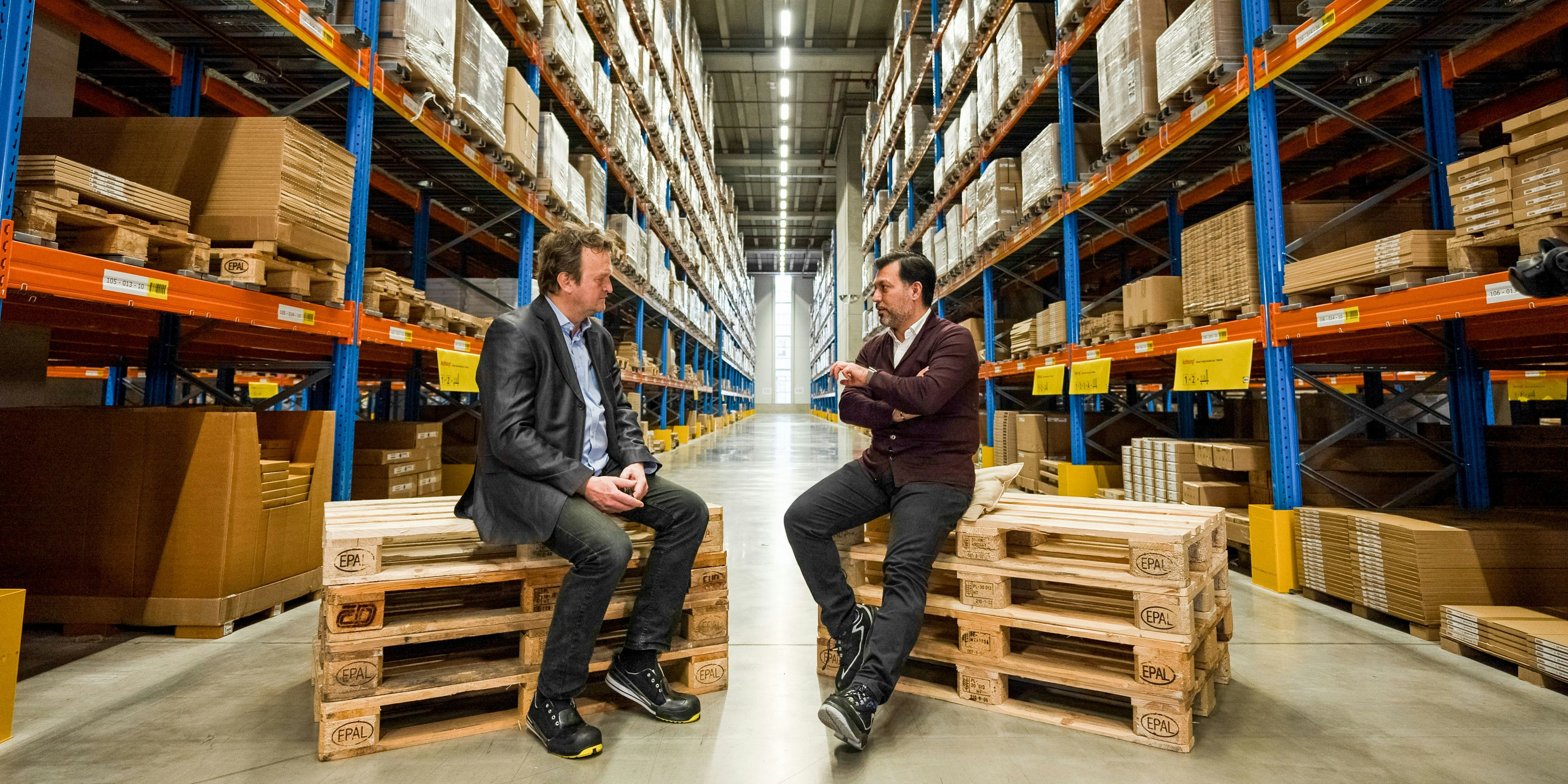 Hanno Settele (links) mit  IKEA-Chef Alpaslan Deliloglu