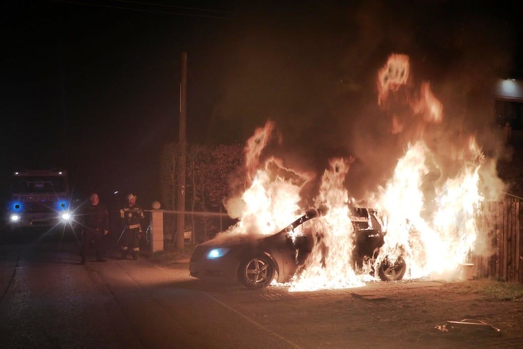 Brandstiftung in OÖ! Bisher noch Unbekannter steckte Auto in Brand. 