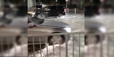Mehrere Straßen in Wien stehen komplett unter Wasser