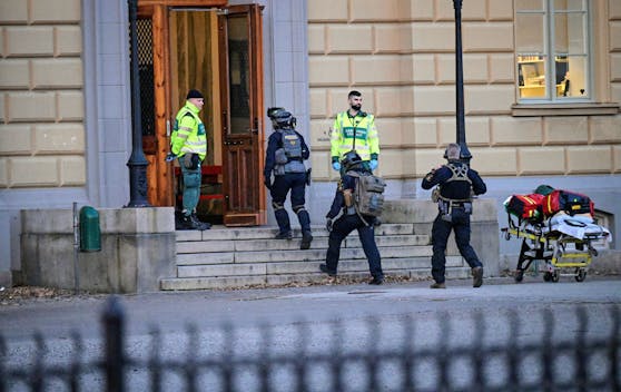 Bilder des Polizeieinsatzes nach einem Amoklauf an einem Gymnasium im schwedischen Malmö am 21. März 2022.