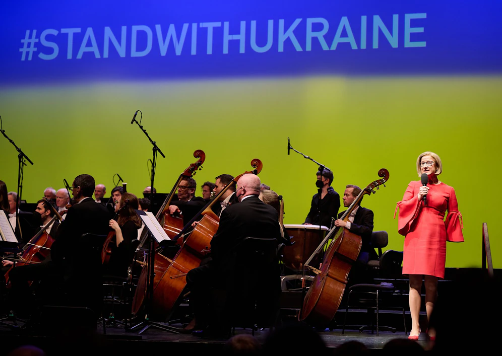 Landeshauptfrau Johanna Mikl-Leitner auf der Bühne.
