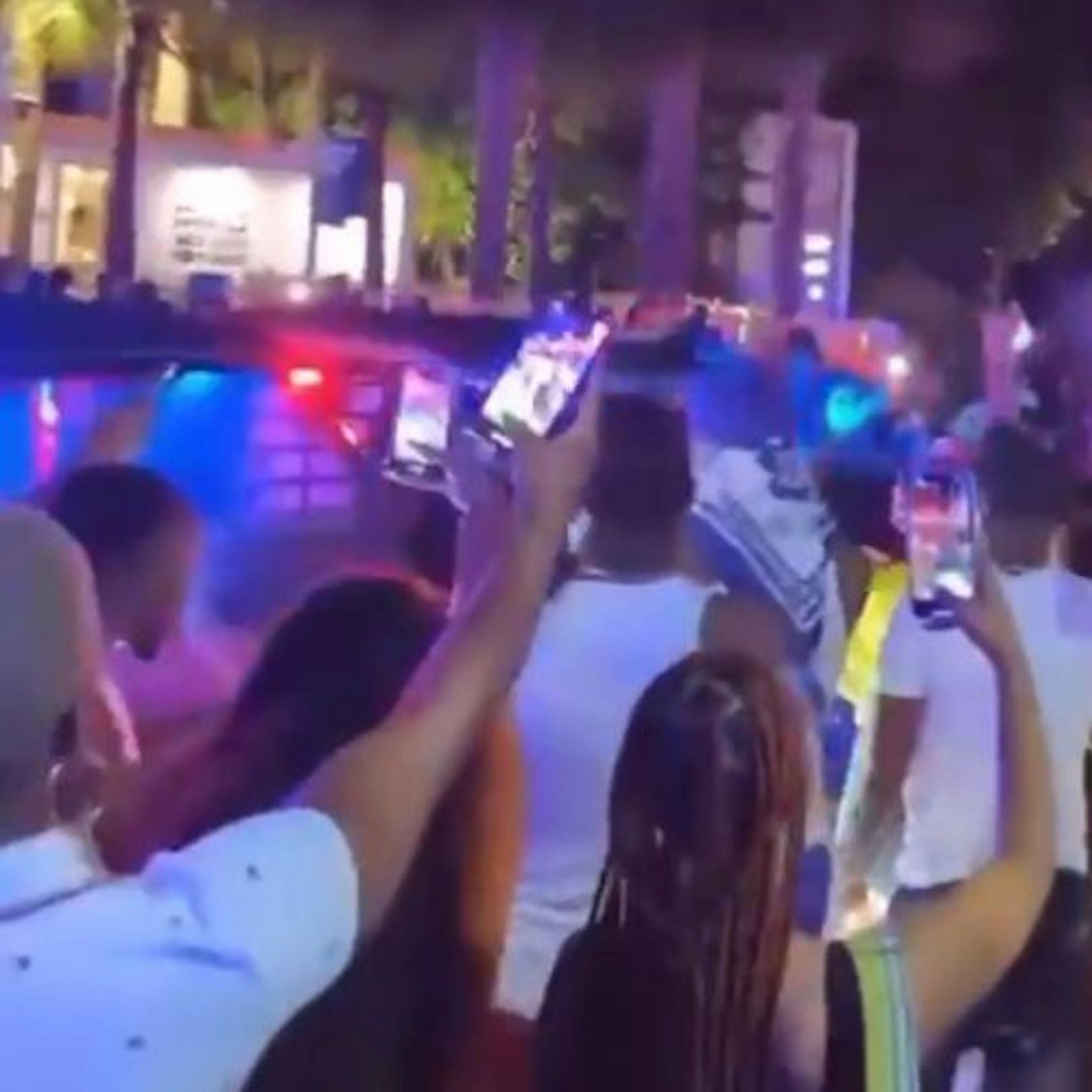 "Unsere Beamten sind erschöpft. Die Party muss aufhören", schreibt die Polizei von Miami Beach. Tausende feierwütige Teenager haben während des Spring Break die Stadt gestürmt.