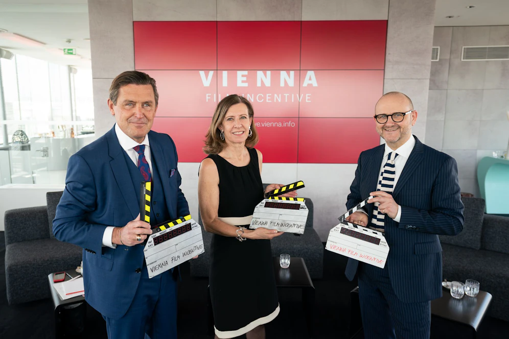 Zwei Millionen Euro stellt die Stadt Wien (hier am Bild v.l.n.r.: Wirtschaftsstadtrat Peter Hanke, SPÖ, Marijana Stoisits; Geschäftsführerin der Vienna Film Commission und Tourismus-Direktor Norbert Kettner) für die neue Film- und Serienförderung zur Verfügung.