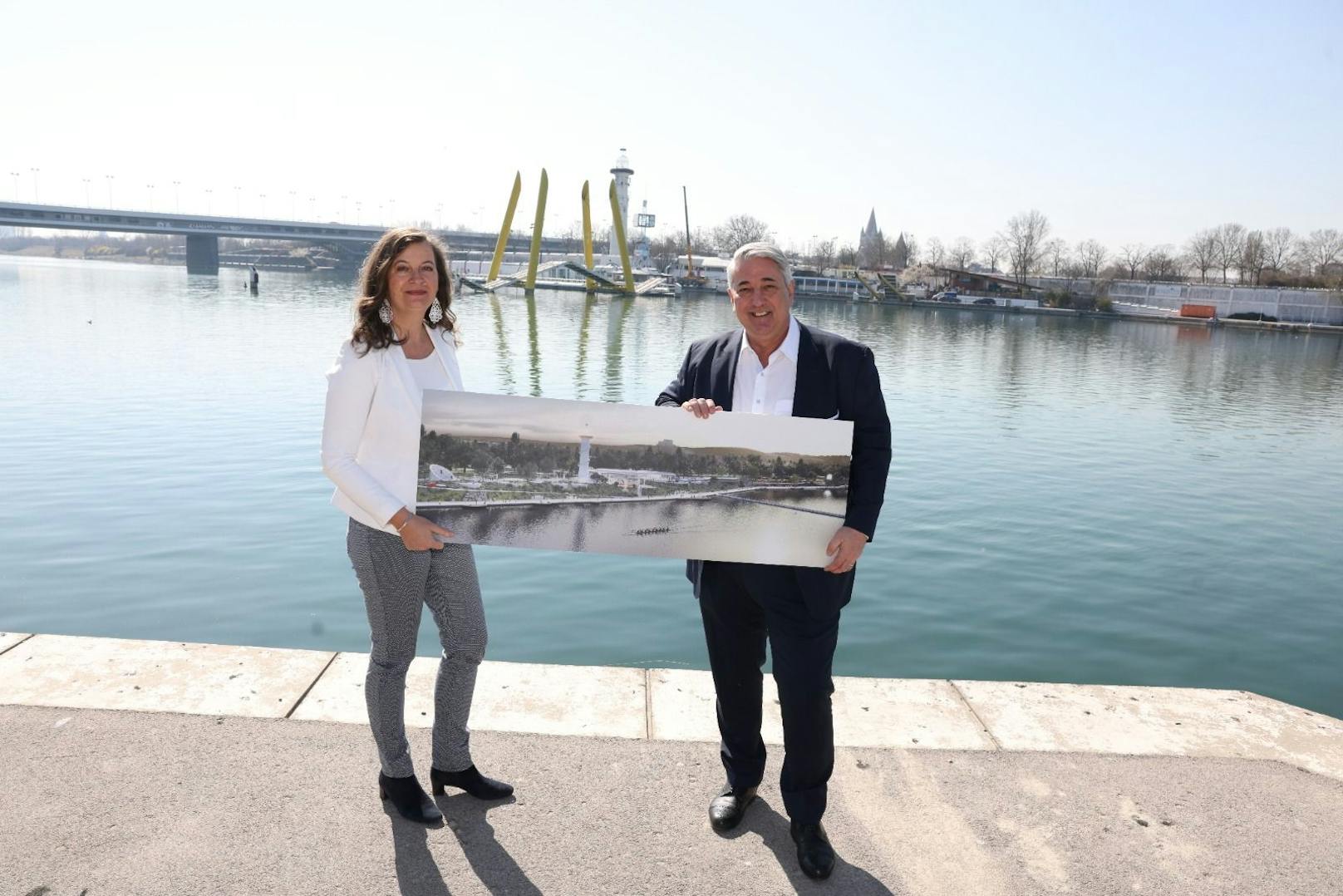 Planungsstadträtin Ulli Sima und der Donaustädter Bezirksvorsteher Ernst Nevrivy (beide SPÖ) präsentierten das Siegerprojekt der Sunken City.