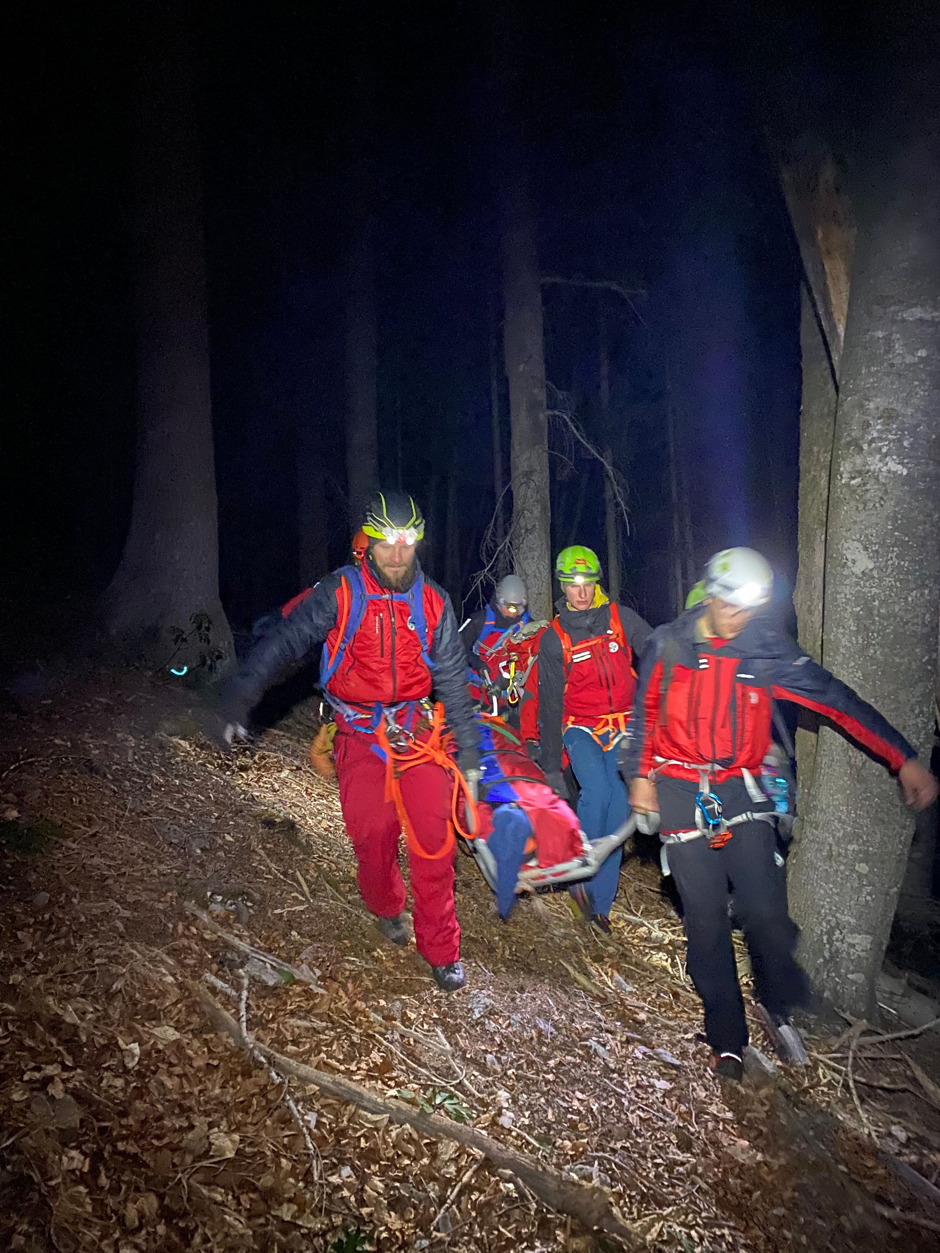 Die Bergrettung Reichenau im Einsatz auf der Rax.