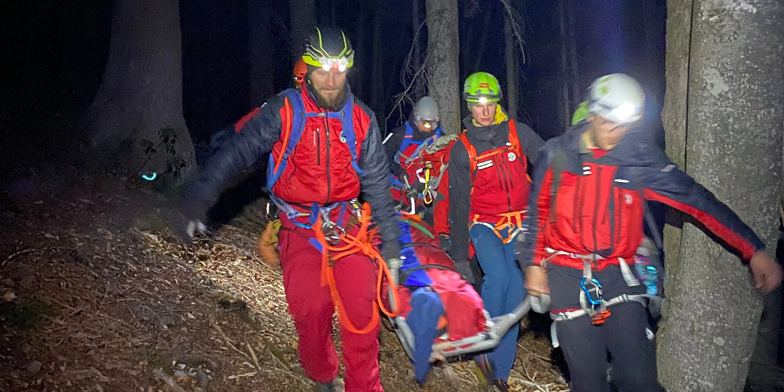 Die Bergrettung Reichenau im Einsatz auf der Rax.