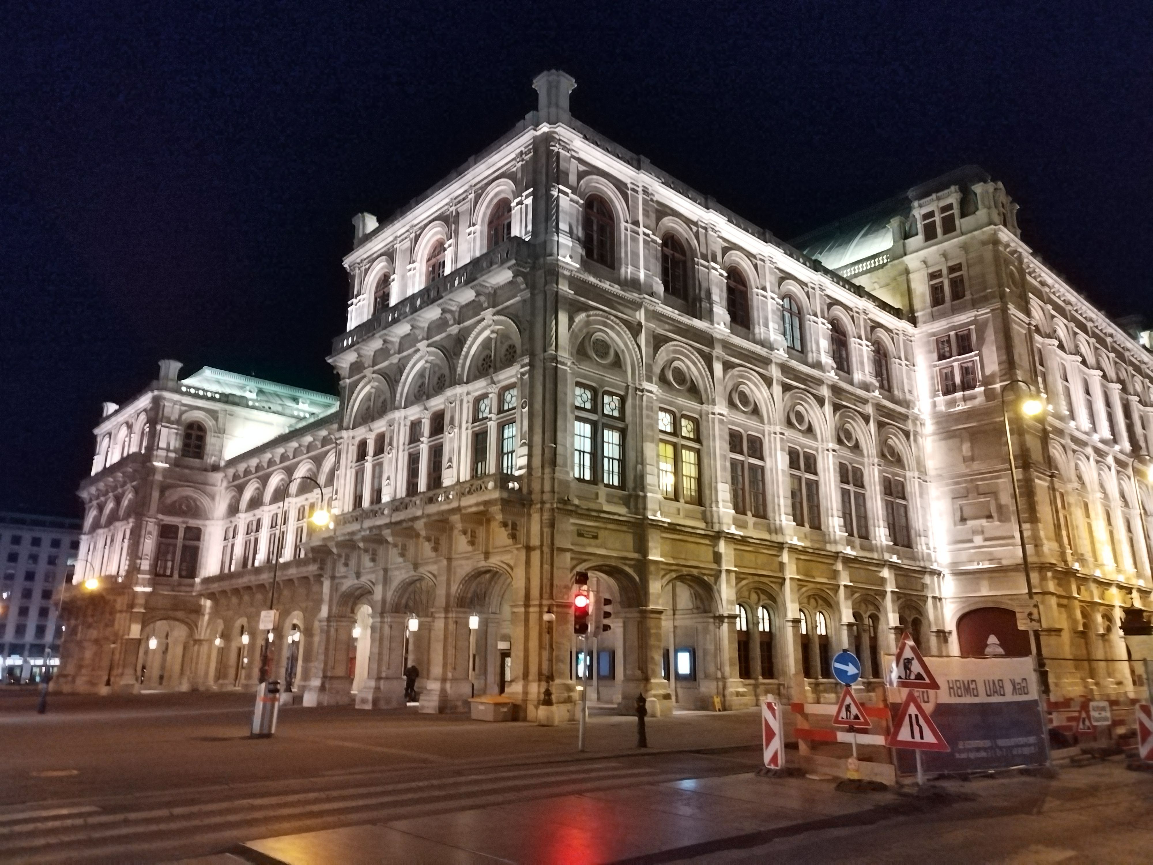 ...oder auch in tiefster Nacht mit verschmerzbaren Detailverlusten. Für die Preisklasse ist die Kamera außergewöhnlich gut.