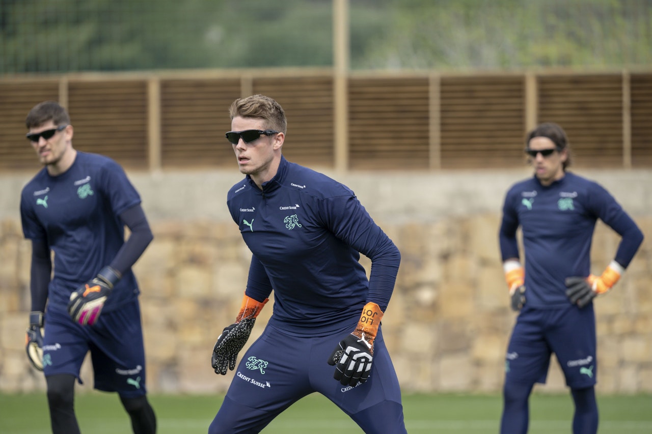 Heute.at - Warum diese Nationalkeeper wie Men in Black aussehen