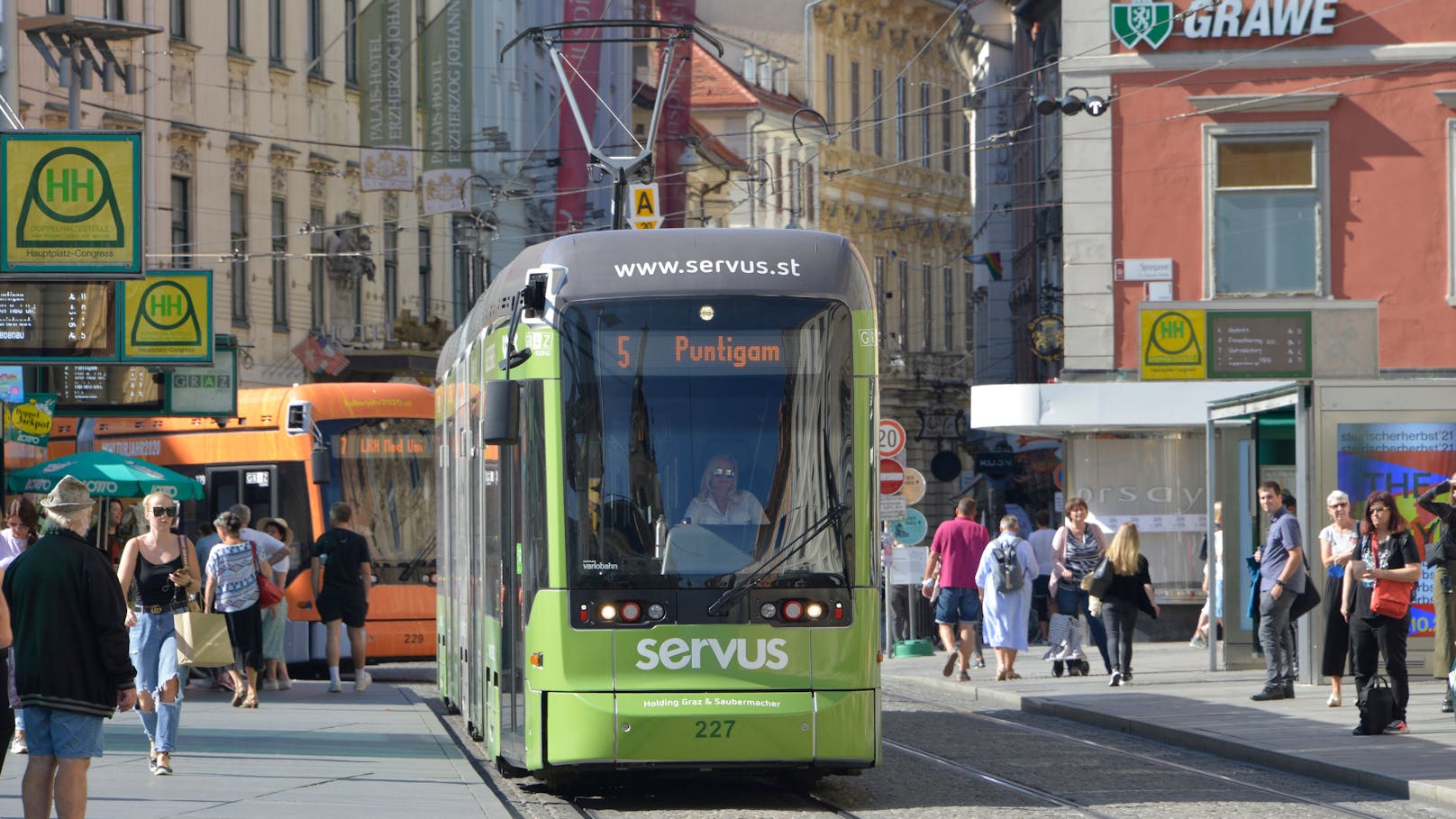 Eine Straßenbahn musste in Graz eine Vollbremsung machen.