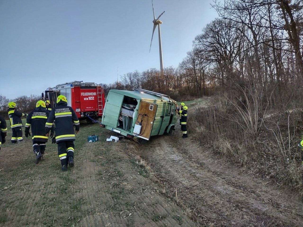 Die Feuerwehr im Einsatz vor Ort.