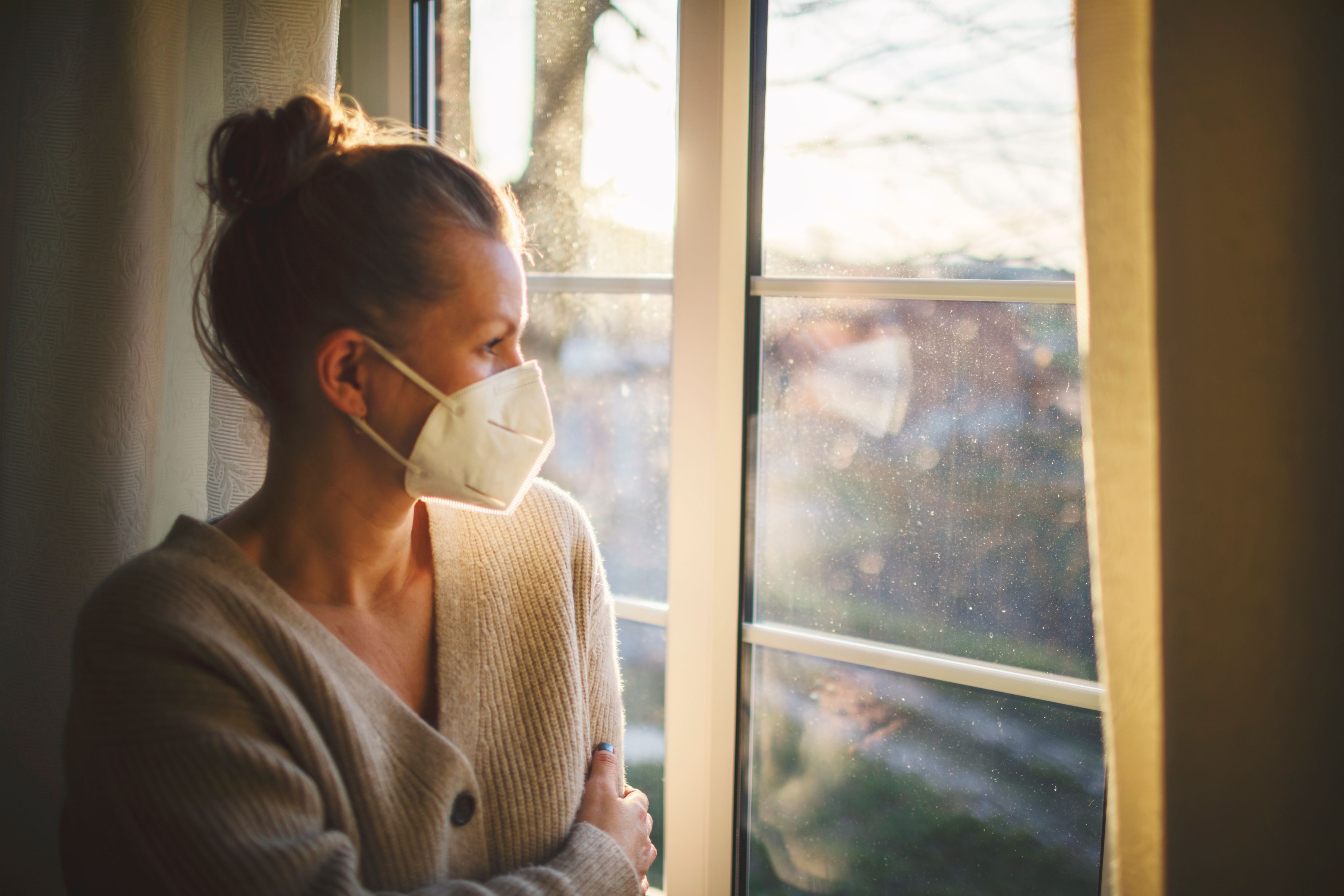 Im Zuge der "Verkehrsbeschränkungen" gilt die Maske auch in den eigenen vier Wänden.