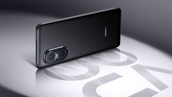 Huawei nova 9 SE in Midnight Black.