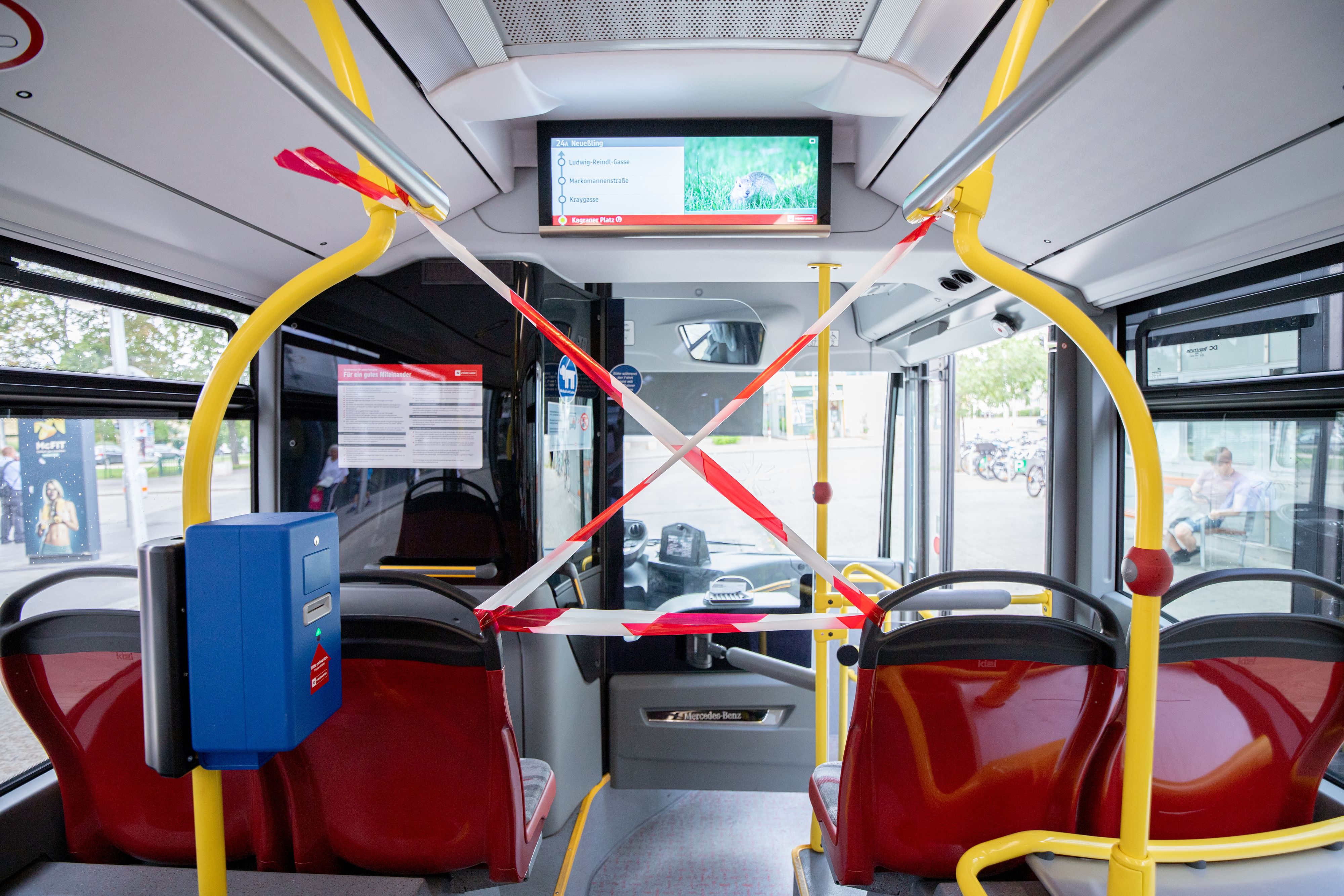 Der Maskenverweigerer randalierte in einem Linienbus der Wiener Linien. (Symbolbild)