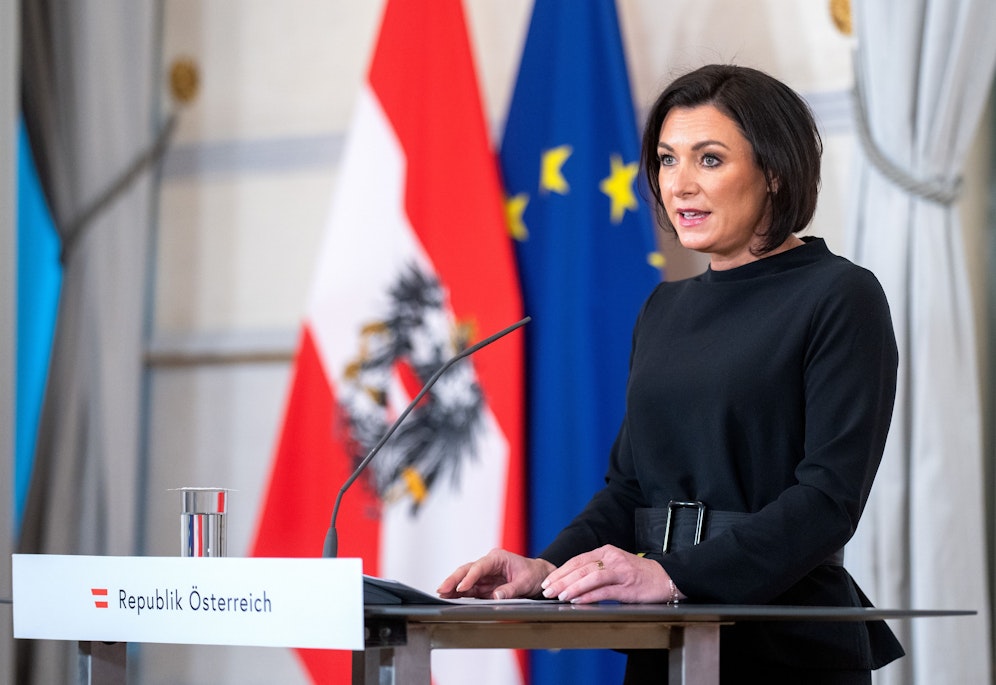 Telekommunikationsministerin Elisabeth Köstinger (ÖVP) am Mittwoch, 23. März 2022, im Rahmen des Pressefoyers nach dem Ministerrat im Bundeskanzleramt in Wien.