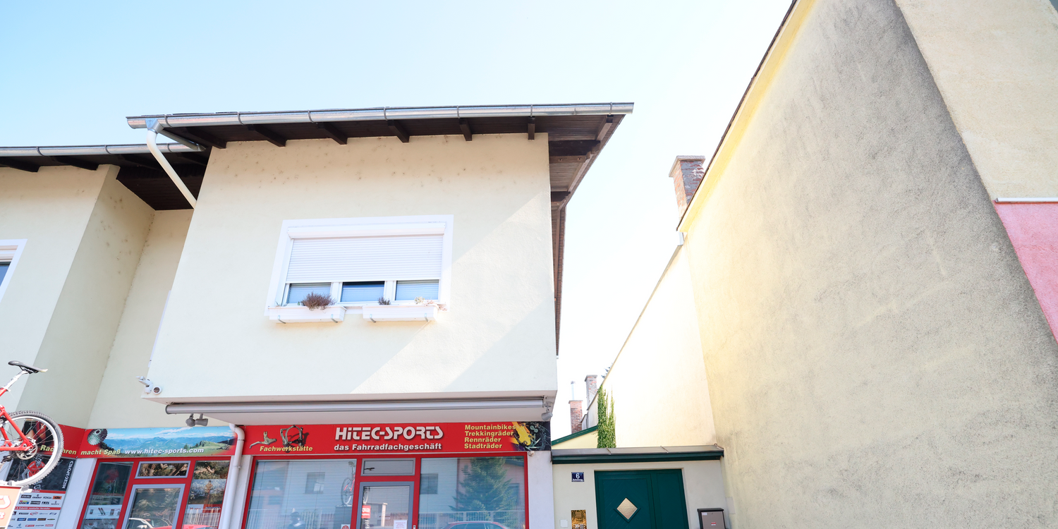 Das Ehepaar wurde in ihrer Wohnung über dem Geschäft tot aufgefunden.