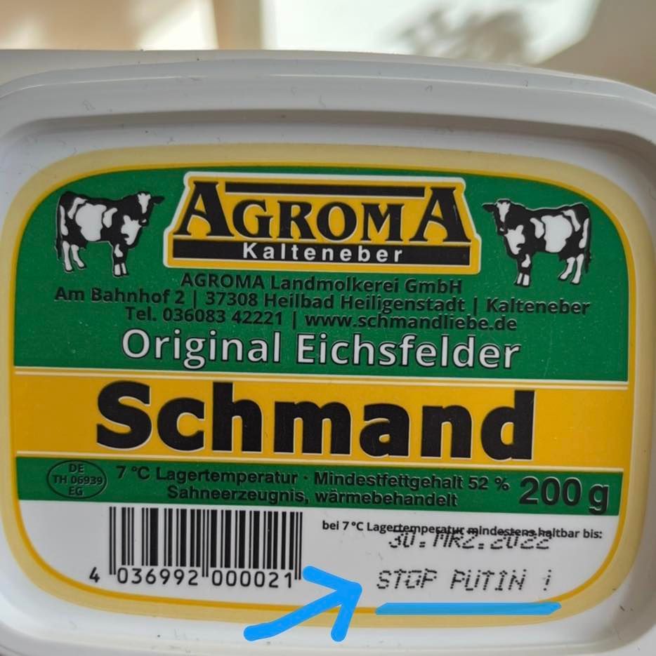 Solche Botschaften gegen den Krieg zieren jetzt die 