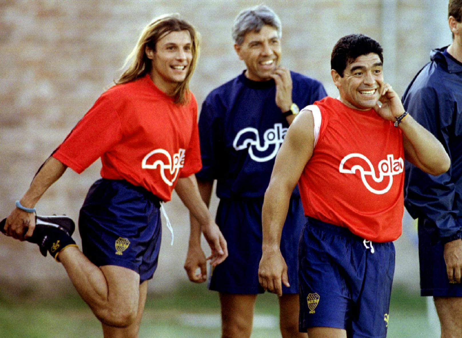 Boca Juniors' player Claudio Caniggia (l.) 1996 mit Diego Maradona