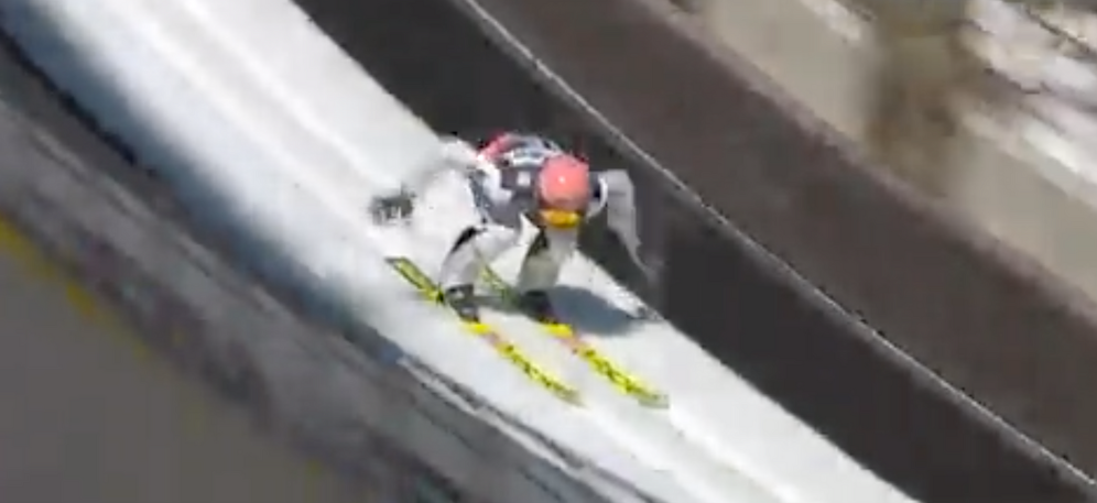 Jan Hörl verhindert einen Sturz in Planica