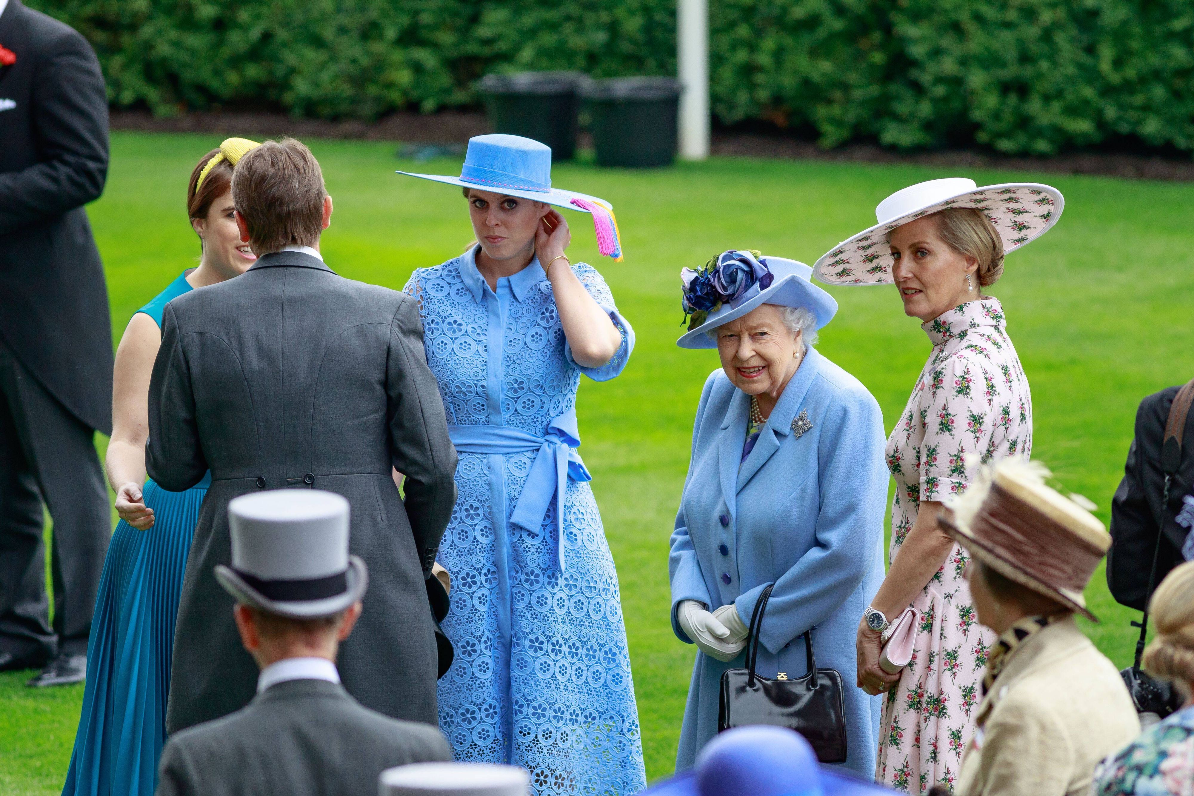 Prinzessin Beatrice und Queen Elizabeth II 
