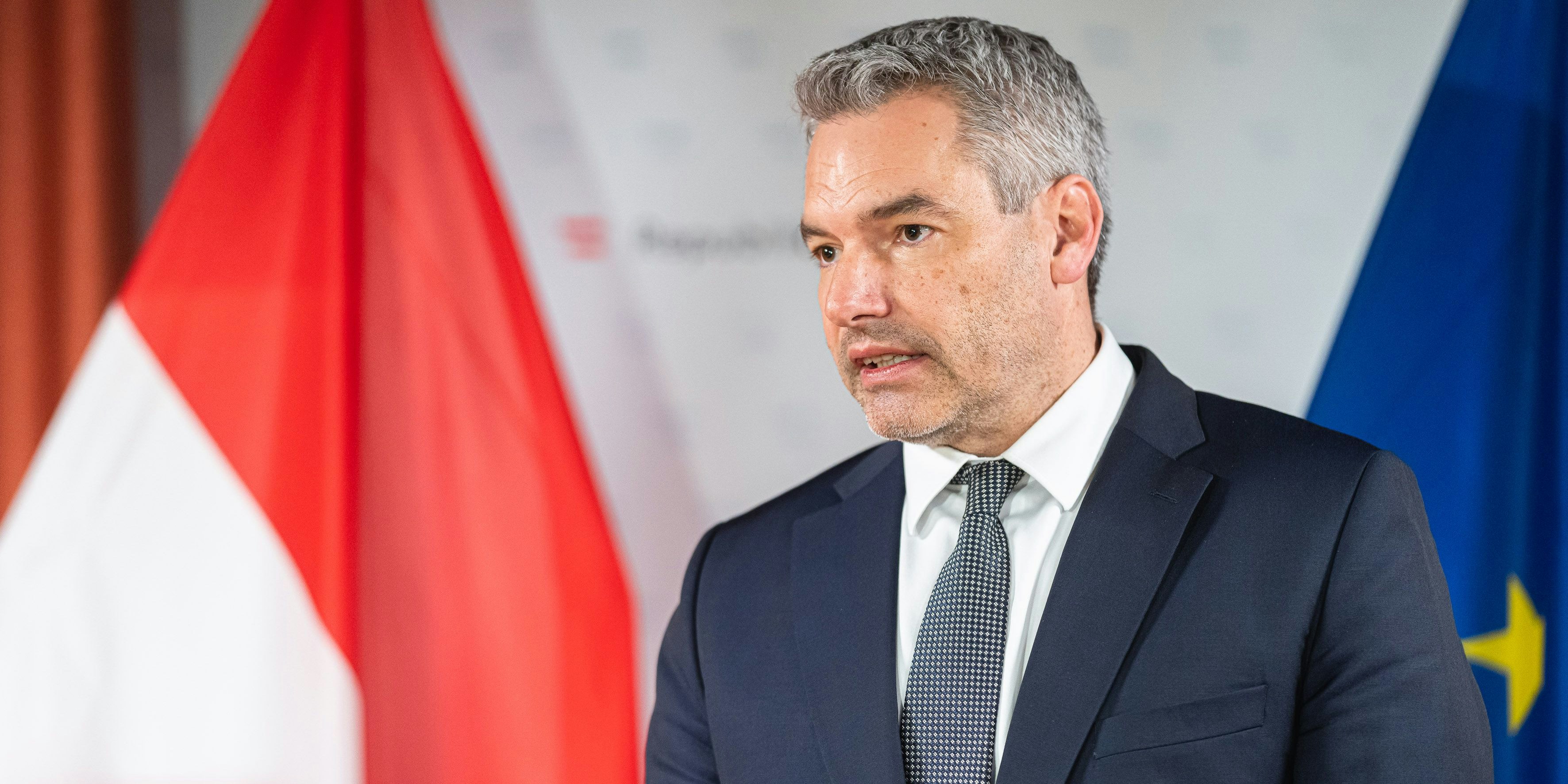 Bundeskanzler Karl Nehammer ist aktuell bei einem EU-Gipfel in Brüssel (Archivbild).