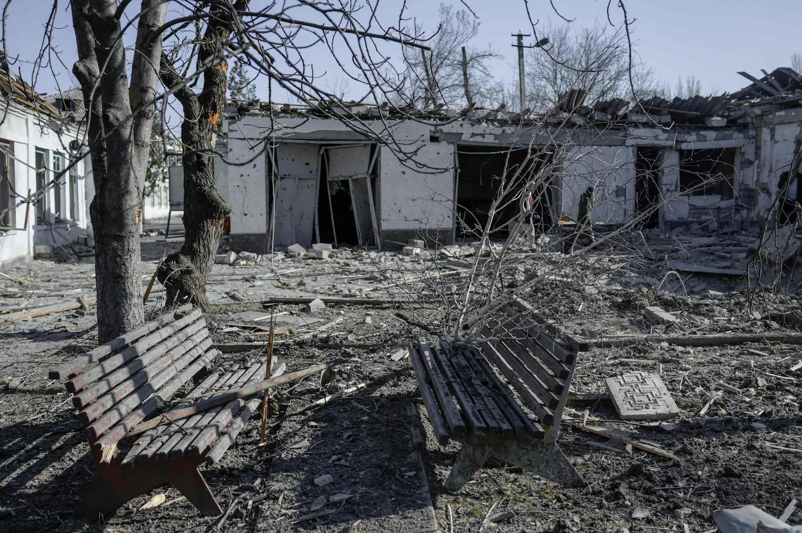 Eine zerstörte Klinik in Mykolaiv