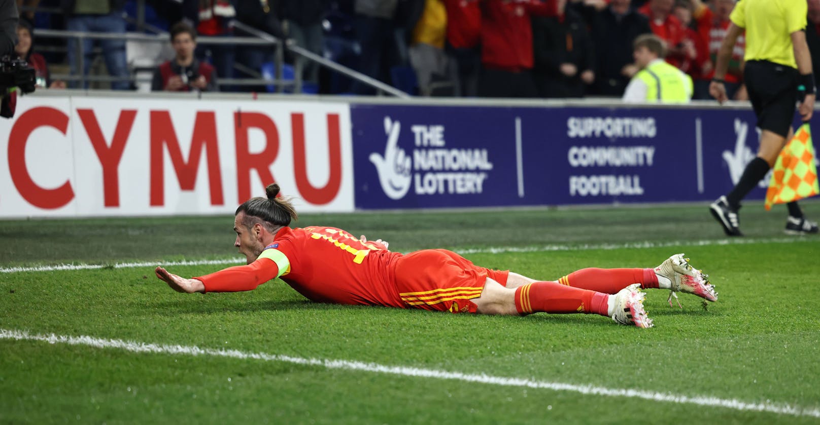 Gareth Bale bejubelt seinen Führungstreffer gegen Österreich. 