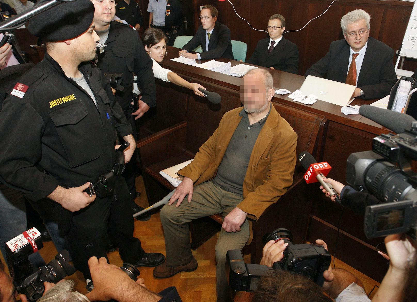 Der Angeklagte Helmut Osberger vor Verhandlungsbeginn im Mai 2008.