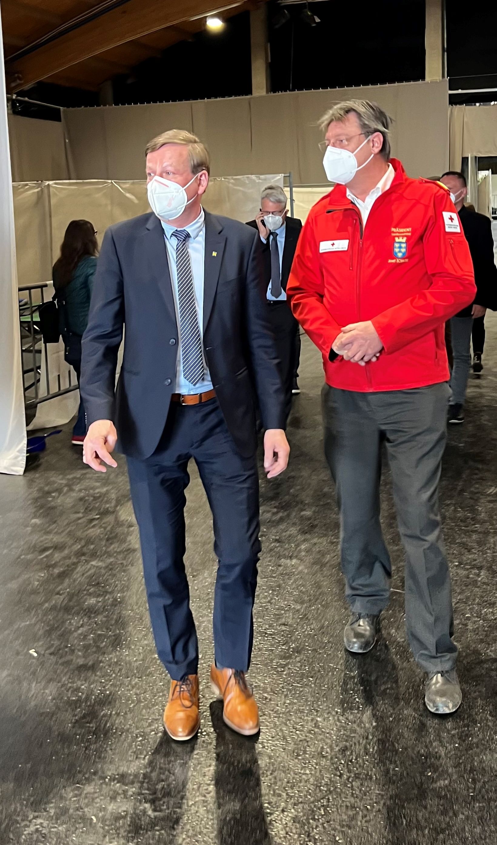 Landesrat Gottfried Waldhäusl (FP) und Josef Schmoll, Präsident Rotes Kreuz NÖ.