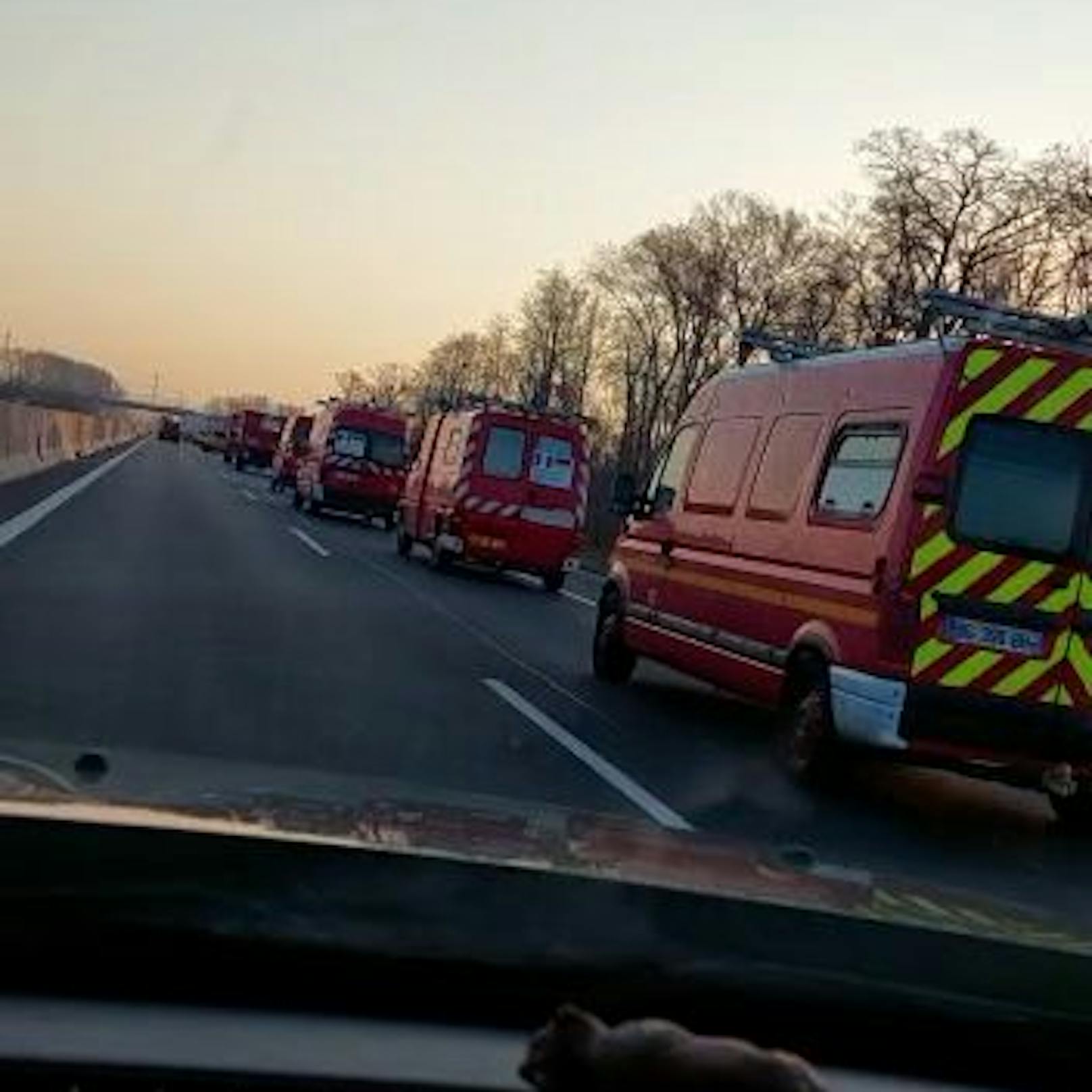Die Fahrzeuge fuhren alle in Richtung Ukraine. 