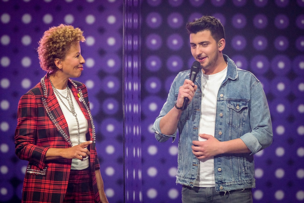 Arabella Kiesbauer geht ordentlich ran. 