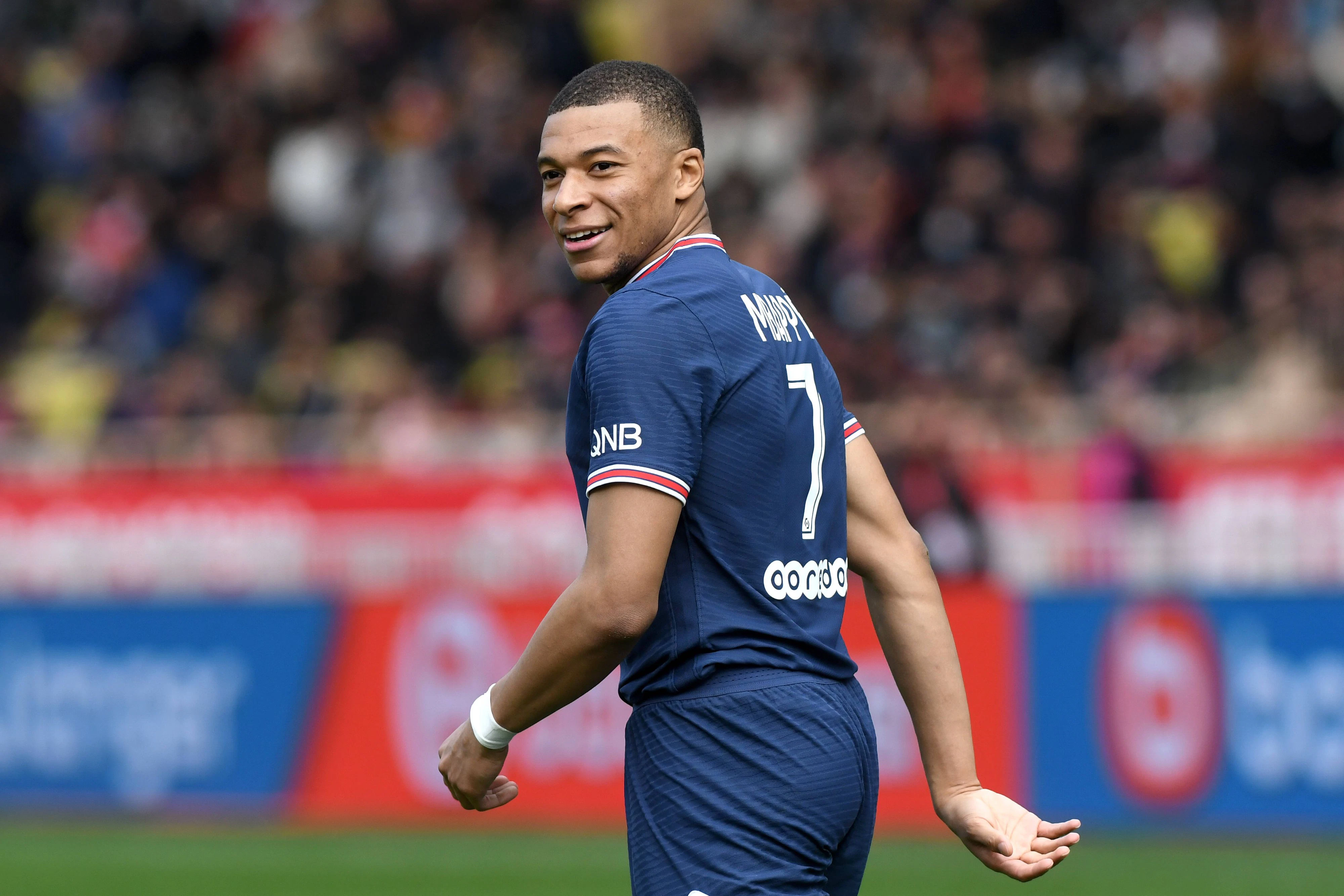 Kylian Mbappe möchte nun doch mit Barcelona verhandeln. 