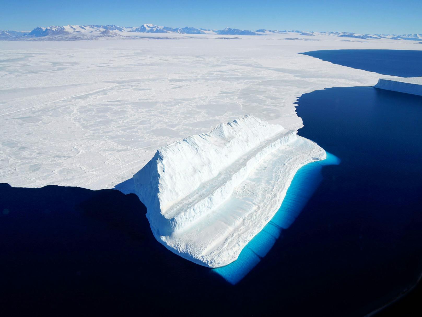 Die globale Erwärmung lässt das Eis in der Antarktis schneller schmelzen als je zuvor.