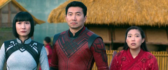 "Shang-Chi and the Legend of the Ten Rings" ist ein Marvel-Film von Destin Daniel Cretton. Im Bild: Meng'er Zhang, Simu Liu und Awkwafina