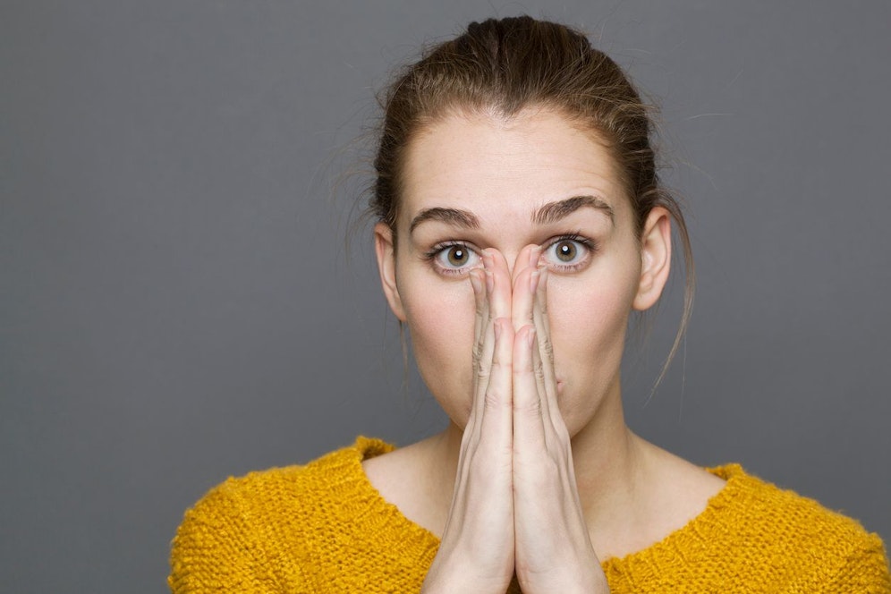 Anosmie, oder doch Phantosmie? So erkennst du die Warnzeichen, dass deine Nase den Geist aufgegeben hat.