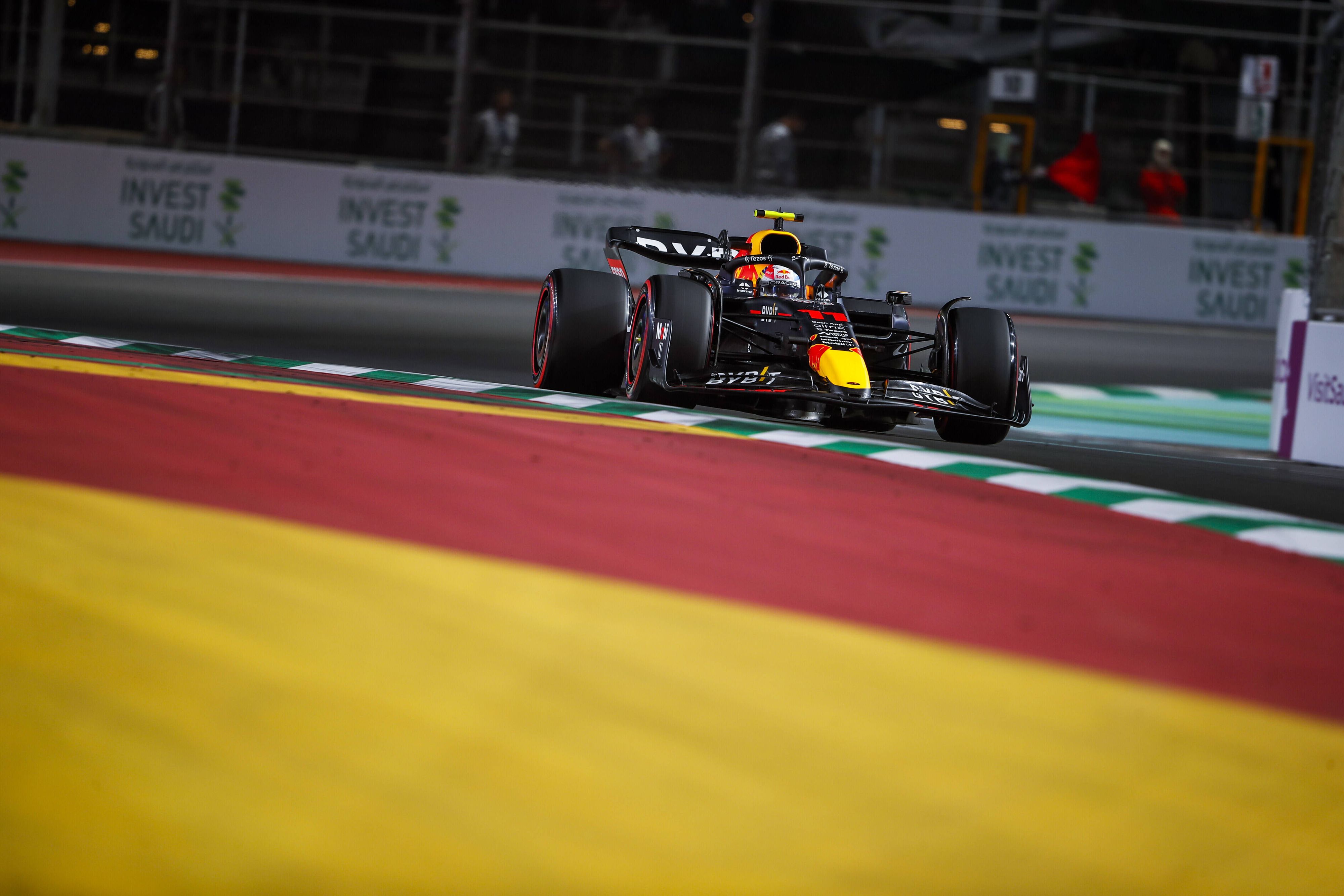 Sergio Perez fährt in Dschidda zur Pole Position. 