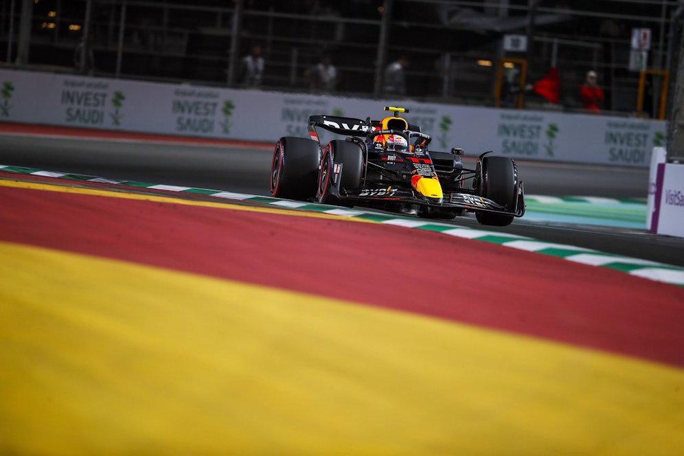 Sergio Perez fährt in Dschidda zur Pole Position. 